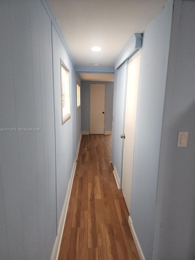 Building Photo - 9165 Highpoint Dr