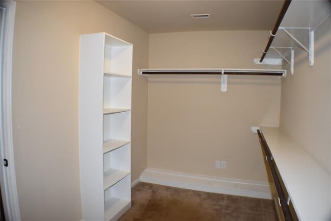 Building Photo - 2602 Lexington Park Dr