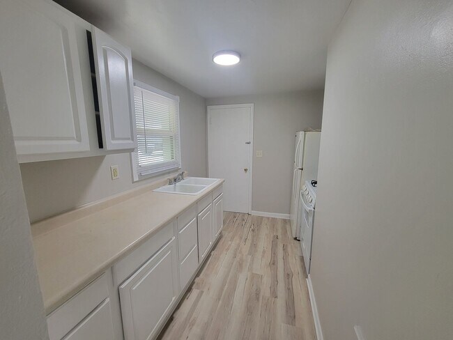 Building Photo - 152 Maywood Avenue