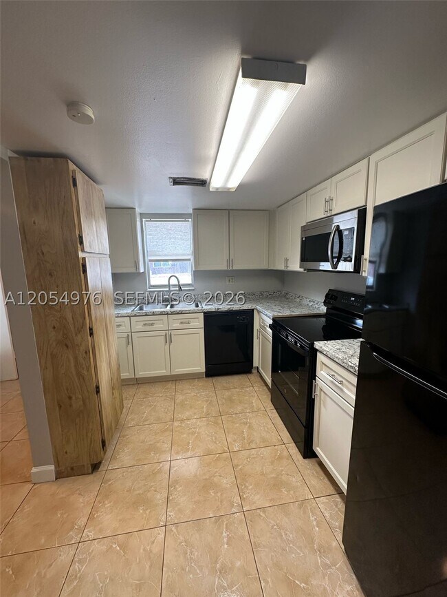 Building Photo - 4159 SW 66th Ln
