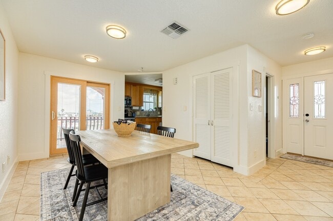 Building Photo - 411 Sailfish