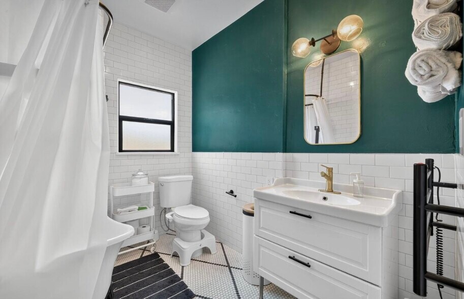 Bedroom 2 Bathroom - 3624 34th St