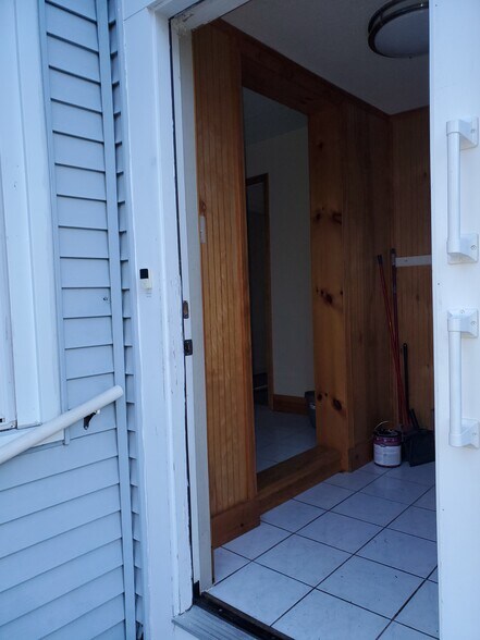Apt 1 MUD ROOM - 22 Vincent Ave