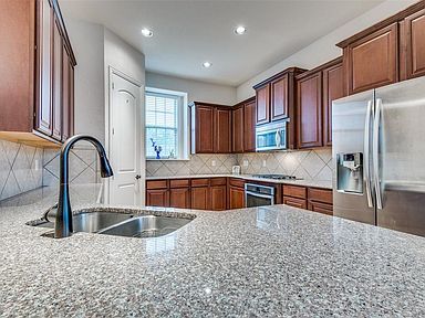 Building Photo - 3636 Treetop Dr