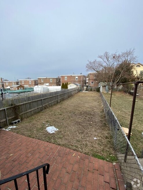 Building Photo - 474 Kingsley St