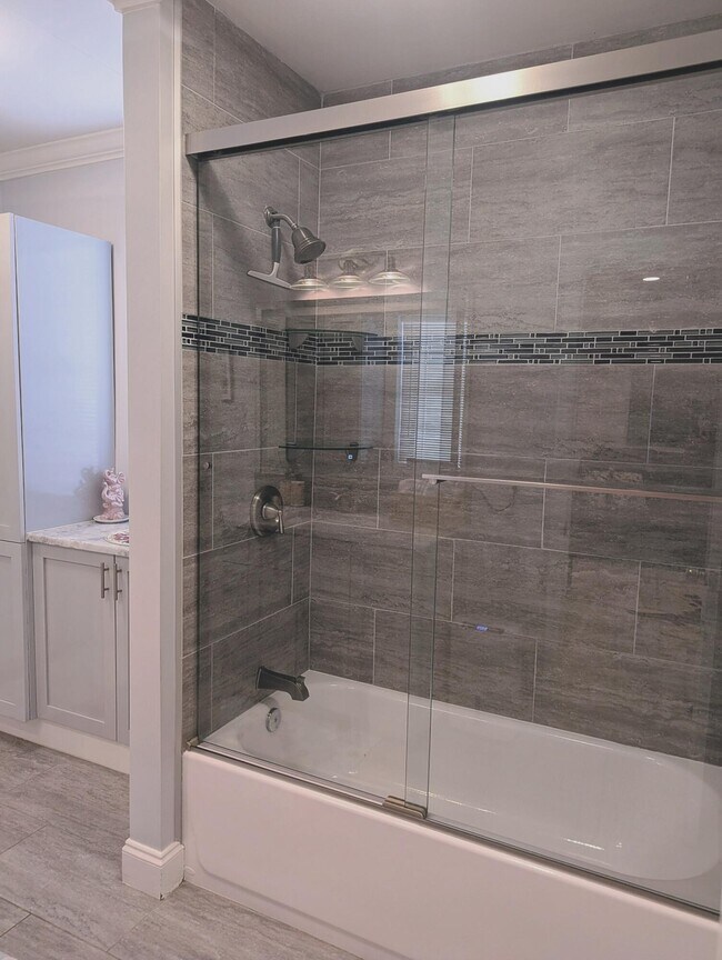 Building Photo - 708 Rambling Dr Cir