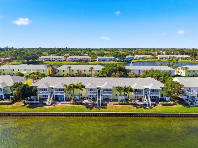 Building Photo - 201 Pompano Dr SE