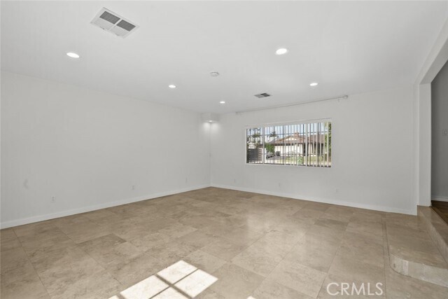 Building Photo - 8440 Oakdale Ave