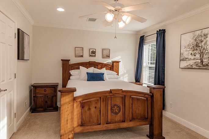 Primary Bedroom w/ Queen Bed - 1004 Pecan St