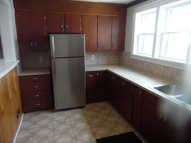 Building Photo - 1 Bedroom, 1 Bath Home,  close to Down Tow...