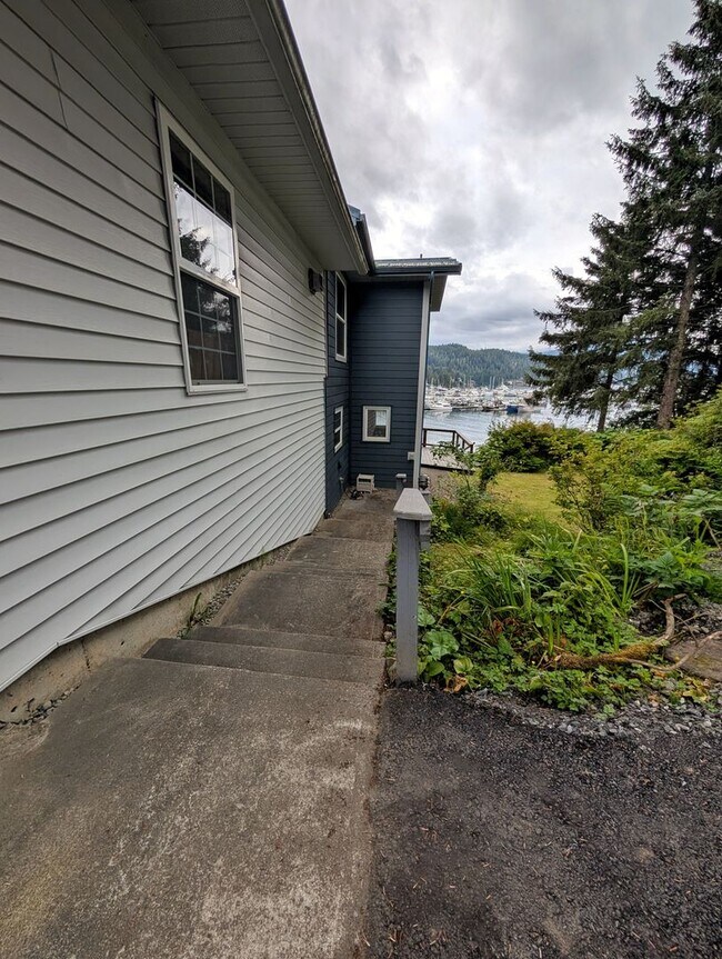 Building Photo - Unfurnished Auke Bay Home, 3BD+Den, 2BA, H...