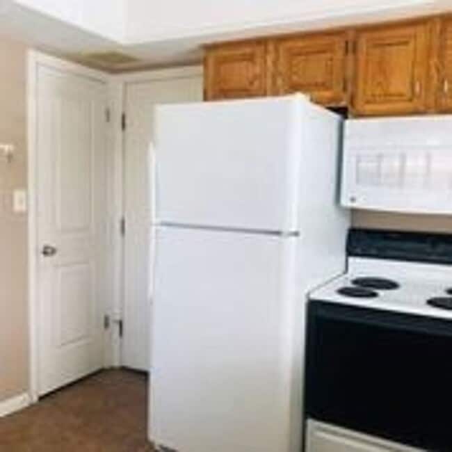 Building Photo - Cute 2 Bedroom, 2 Bathroom Townhome in Dix...