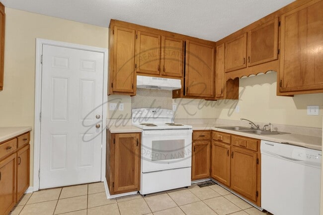 Building Photo - Two Bedroom Ranch in Columbia - 1/2 Off First Months Rent!