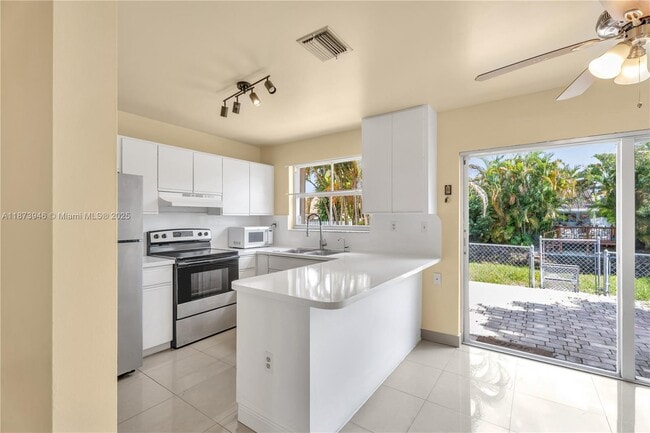 Building Photo - 6427 SW 132nd Ct Cir