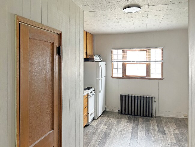 Building Photo - 208 2nd St S