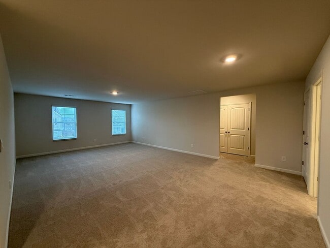 Building Photo - Beautiful and Spacious 5BR 4.5BA Home w/ Full Appliance Kitchen • Garage in Fairburn