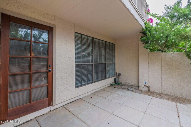 Building Photo - 7800 E Lincoln Dr