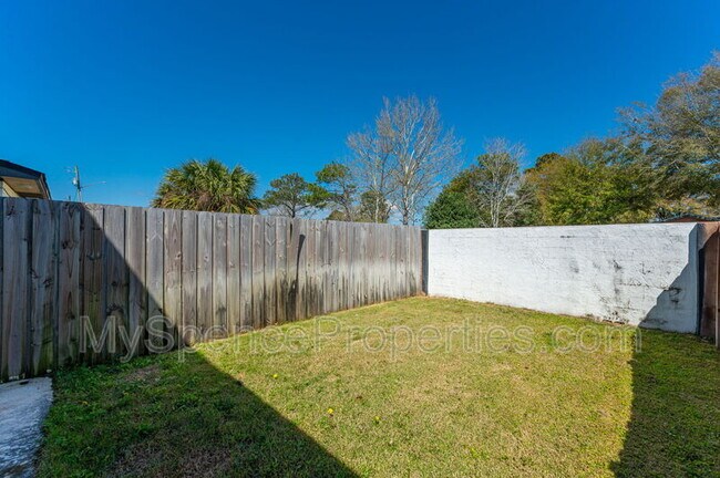 Building Photo - 710 Legion Dr