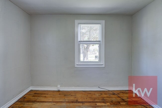 Building Photo - One Level, 2 Bedroom Unit in Kingsport