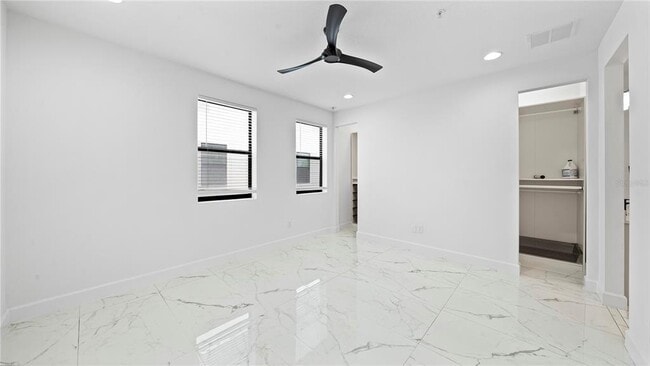 Building Photo - 1332 W Gray St