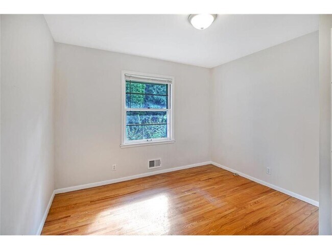 Building Photo - 3829 Ewing Ave S