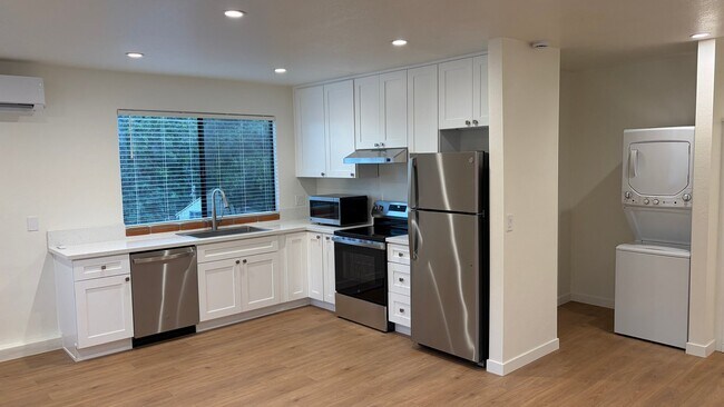 Building Photo - 1527 Calavo Rd
