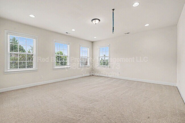 Building Photo - 655 Brookhaven Dr