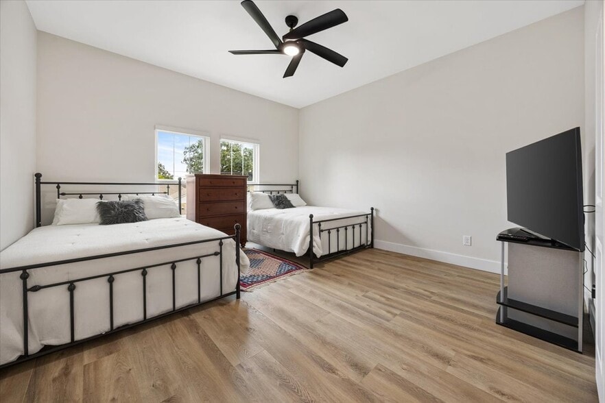 Building Photo - 2522 Park Row Ave