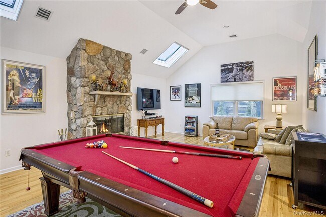 Building Photo - 4 The Registry