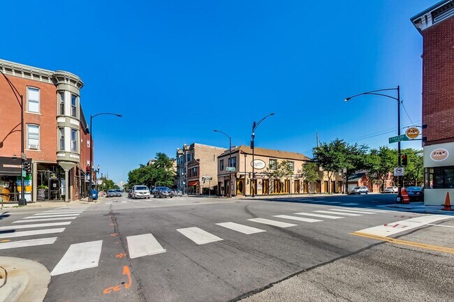 Building Photo - 1422 W Lexington St