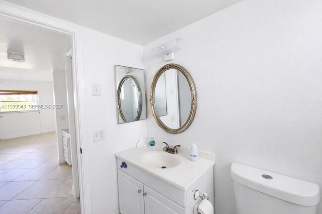 Building Photo - 950 Hillcrest Dr