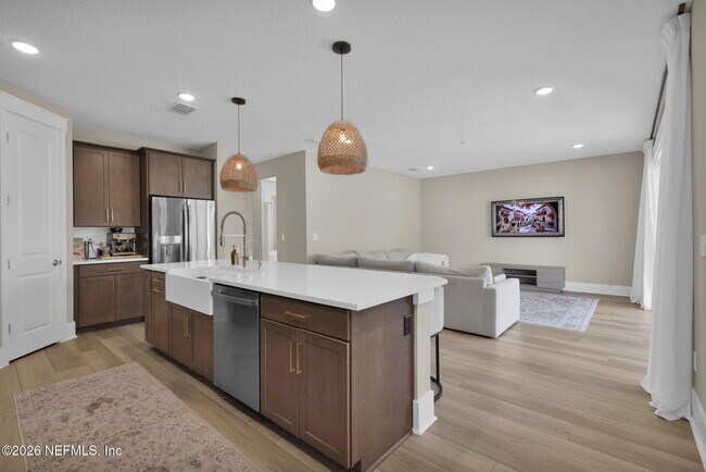 Building Photo - 202 Sutton Dr