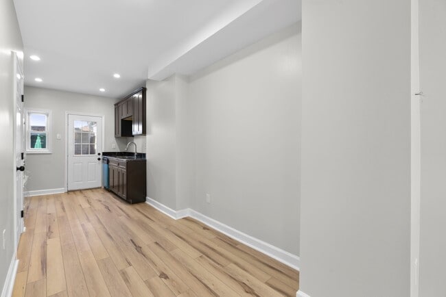 Building Photo - 216 S Castle St