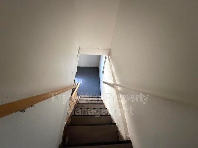 Building Photo - 123 W Thornton Ave