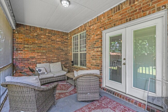 Building Photo - 606 Lantana St