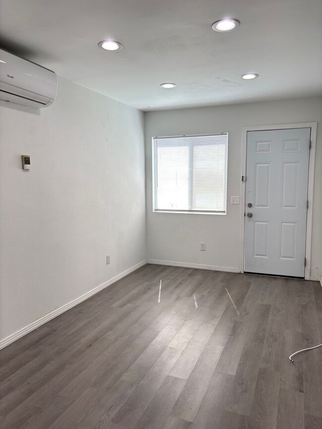Building Photo - Modern East Palmdale ADU