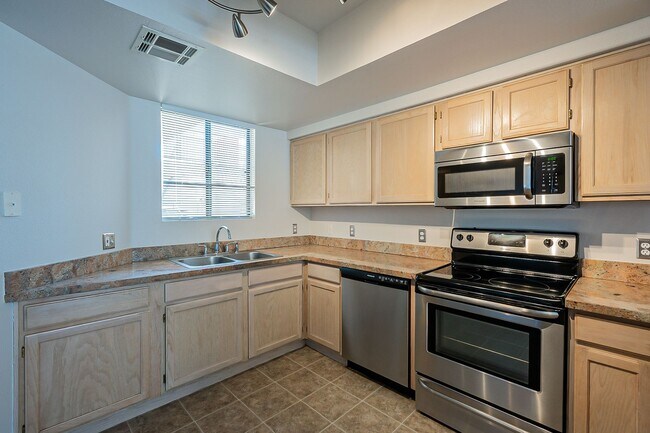 Building Photo - Move In Ready! Two Bedrooms - Tuscany Villas