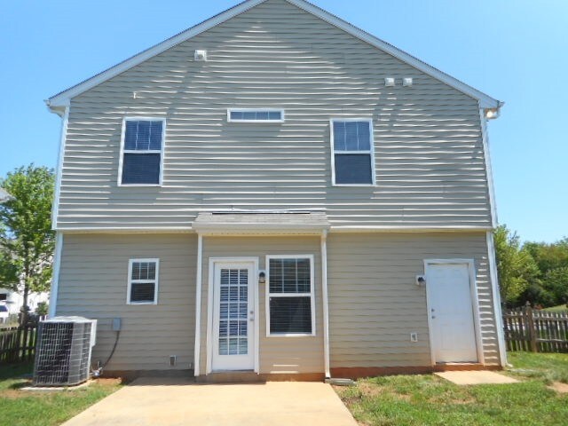 Building Photo - 803 Blue Lake Dr