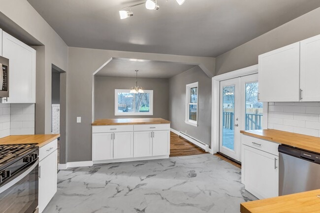 Building Photo - 2072 Oriole Rd