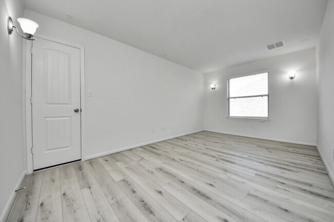 Building Photo - 24111 Golden Fallow Dr