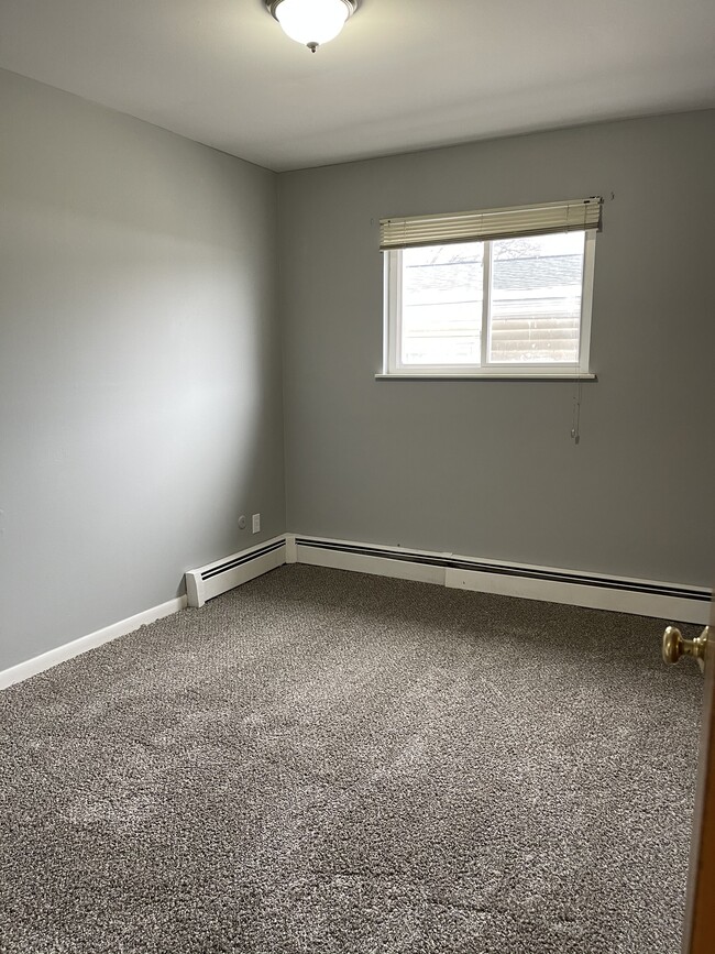 Bedroom 2 - 429 E Hemphill Rd