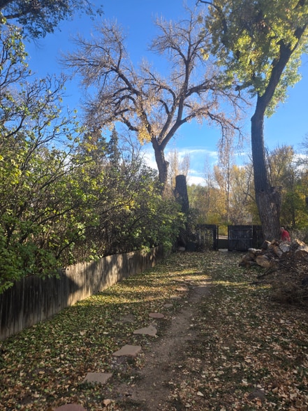 Building Photo - 630 E St Vrain St