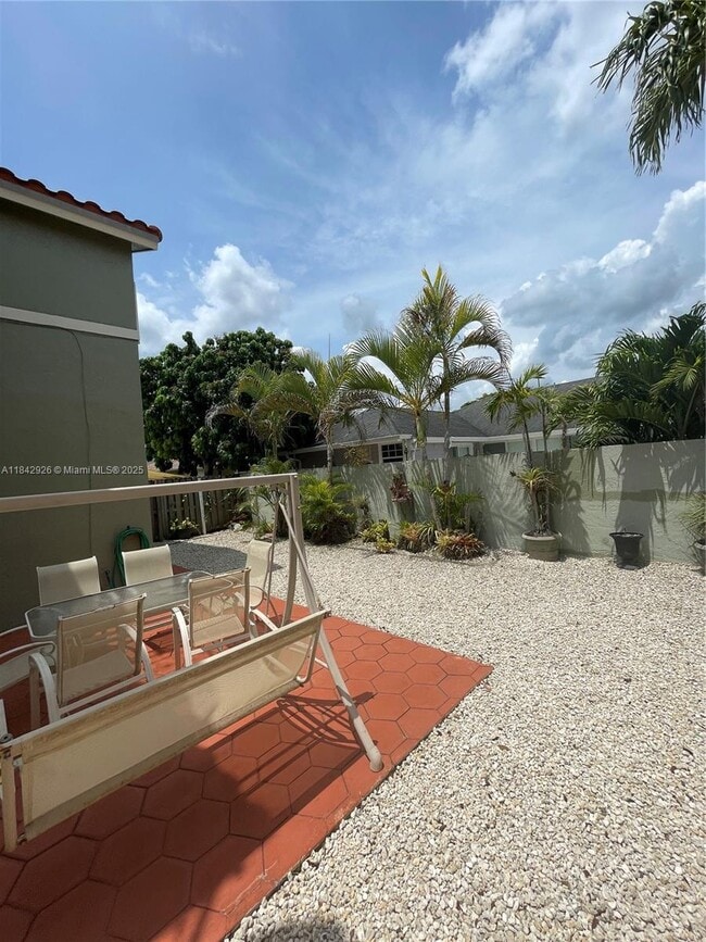 Building Photo - 10290 SW 139th Ct