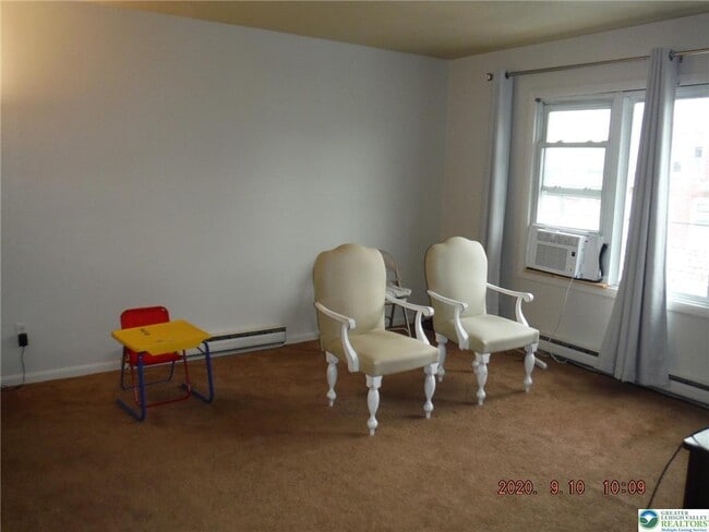 Building Photo - 205 Penn St