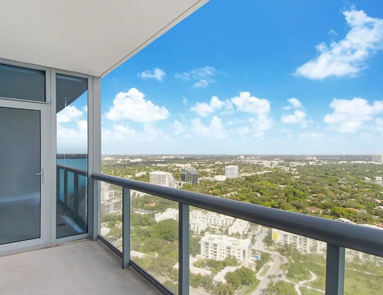 Building Photo - 601 NE 36th St