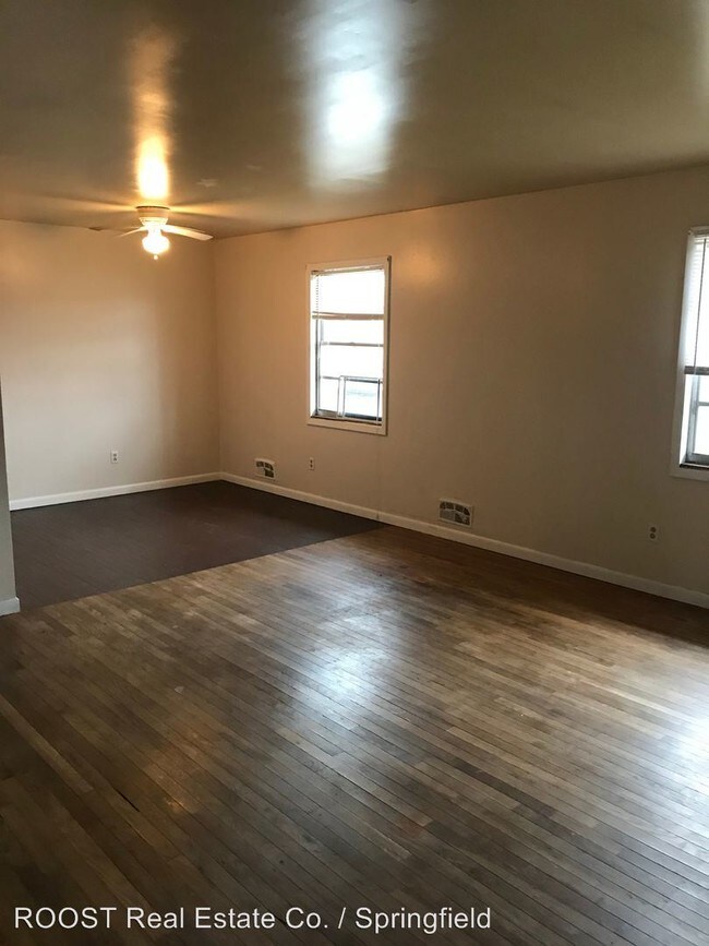 Building Photo - 1624 N Yellow Springs St