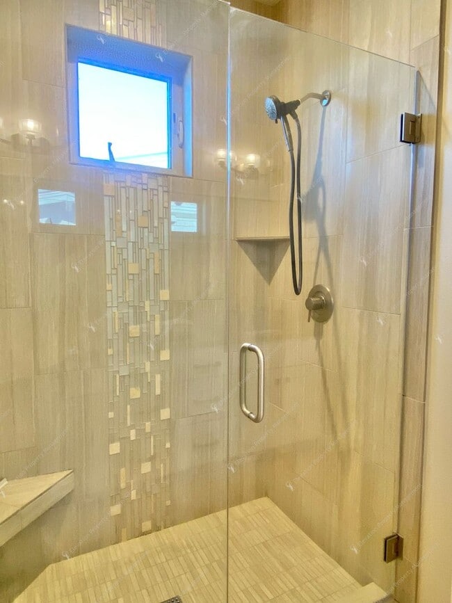 Building Photo - Luxury Single-Level 3BR - 3.5BA Living in Tetherow