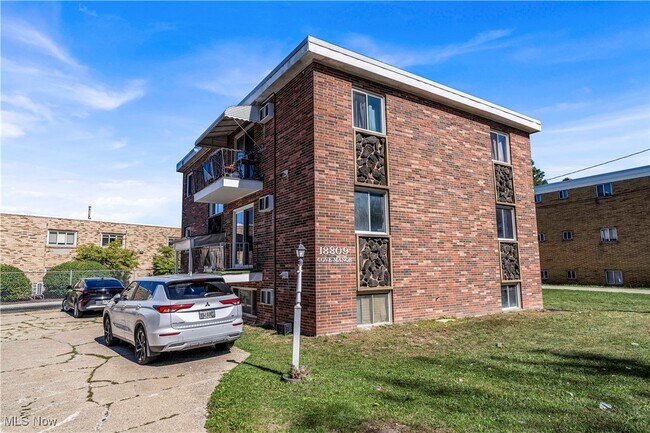 Building Photo - 18809 Bella Dr