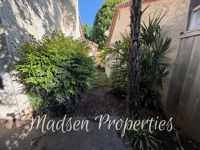 Building Photo - 225 Mission Serra Terrace