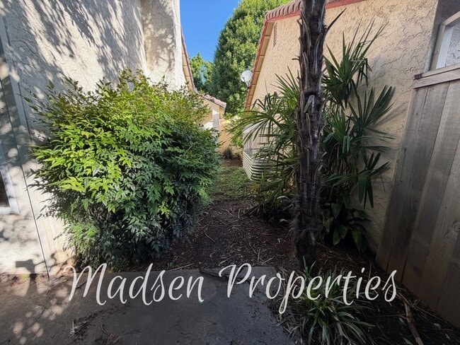 Building Photo - 255 Mission Serra Terrace